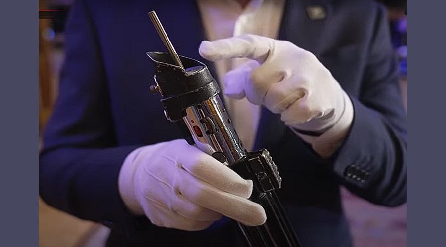 Светлинният меч на Дарт Вейдър може да смени собственика си срещу космическа сума